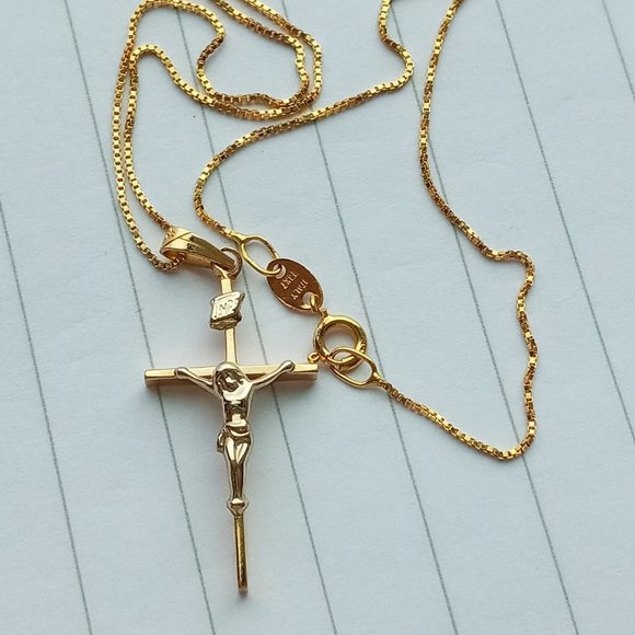 (SOLD) 14K Yellow Gold Crucifix Cross Pendant Necklace - Picture 3 of 8